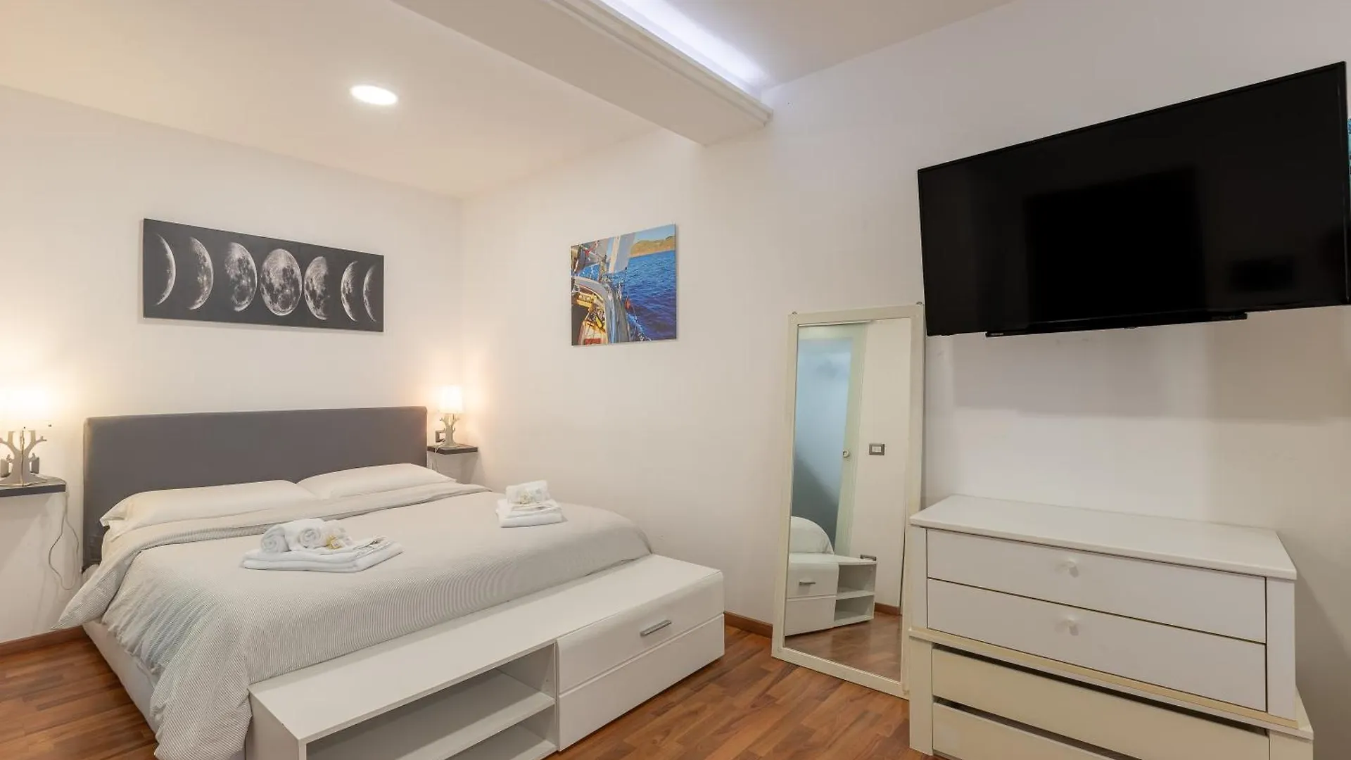 Moderno Monolocale - Centro Storico - Casa Shelter contacts